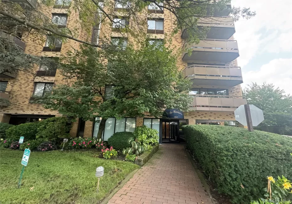 141 Great Neck Road, North Hempstead, NY, 2 Bedrooms Bedrooms, 4 Rooms Rooms,1 BathroomBathrooms,Residential Lease,For Rent,Great Neck Road,0,1042842 141 Great Neck Road, North Hempstead, NY, 2 Bedrooms Bedrooms, 4 Rooms Rooms,1 BathroomBathrooms,Residential Lease,For Rent,Great Neck Road,0,1042842