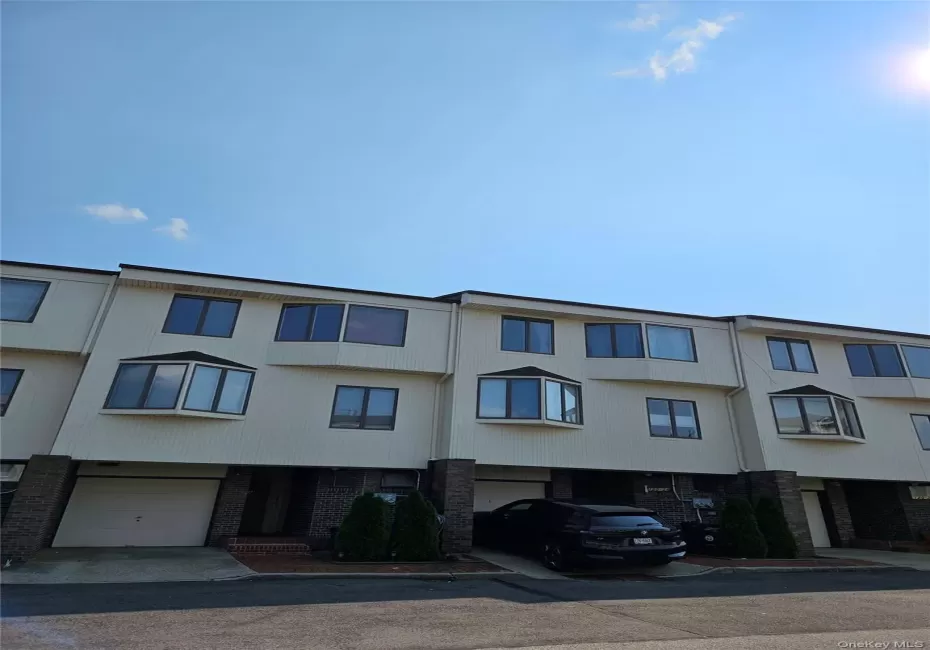12024 Riviera Court, New York, NY, 3 Bedrooms Bedrooms, 8 Rooms Rooms,2 BathroomsBathrooms,Residential,For Rent,Riviera,0,1042974 12024 Riviera Court, New York, NY, 3 Bedrooms Bedrooms, 8 Rooms Rooms,2 BathroomsBathrooms,Residential,For Rent,Riviera,0,1042974