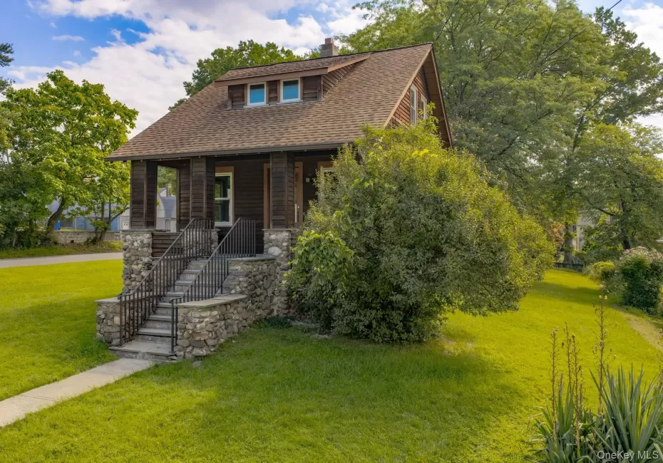 256 Cottage Street, Middletown, NY, 3 Bedrooms Bedrooms, 7 Rooms Rooms,1 BathroomBathrooms,Residential,For Rent,Cottage,0,1041109 256 Cottage Street, Middletown, NY, 3 Bedrooms Bedrooms, 7 Rooms Rooms,1 BathroomBathrooms,Residential,For Rent,Cottage,0,1041109