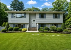 136 Woodhull Road, Huntington, NY, 5 Bedrooms Bedrooms, 12 Rooms Rooms,3 BathroomsBathrooms,Residential,For Rent,Woodhull,0,1043127 136 Woodhull Road, Huntington, NY, 5 Bedrooms Bedrooms, 12 Rooms Rooms,3 BathroomsBathrooms,Residential,For Rent,Woodhull,0,1043127
