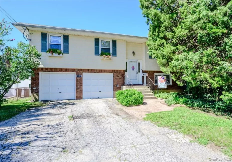 784 Newbridge Road, Hempstead, NY, 4 Bedrooms Bedrooms, 10 Rooms Rooms,2 BathroomsBathrooms,Residential,For Rent,Newbridge,0,1042952 784 Newbridge Road, Hempstead, NY, 4 Bedrooms Bedrooms, 10 Rooms Rooms,2 BathroomsBathrooms,Residential,For Rent,Newbridge,0,1042952