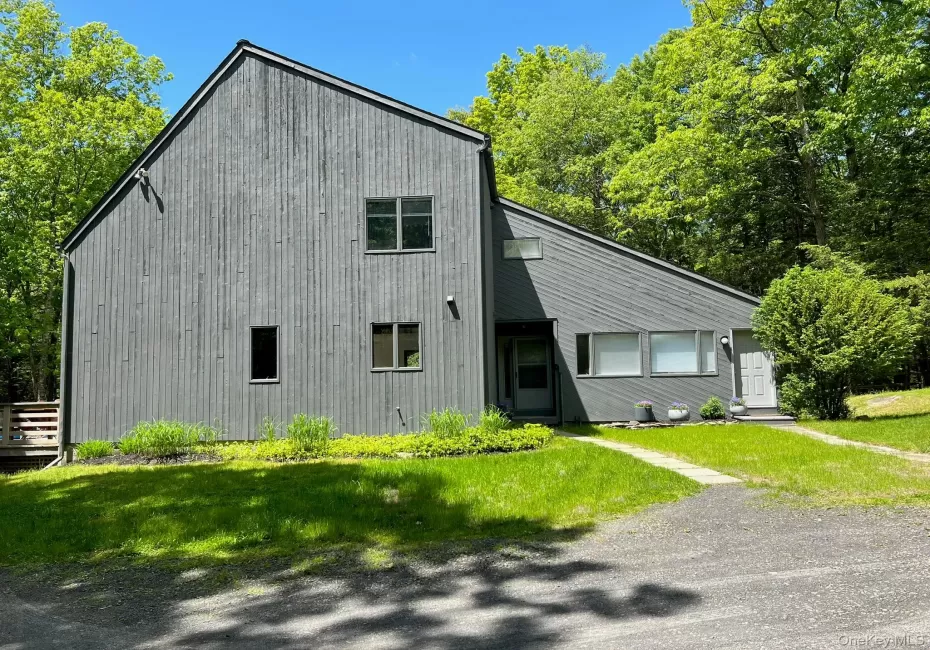 9 Munchkin Lane, Woodstock, NY, 4 Bedrooms Bedrooms, 11 Rooms Rooms,3 BathroomsBathrooms,Residential,For Rent,Munchkin,0,1041137 9 Munchkin Lane, Woodstock, NY, 4 Bedrooms Bedrooms, 11 Rooms Rooms,3 BathroomsBathrooms,Residential,For Rent,Munchkin,0,1041137