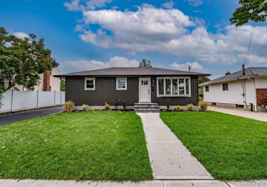 146 8th Street, Hempstead, NY, 3 Bedrooms Bedrooms, 6 Rooms Rooms,2 BathroomsBathrooms,Residential,For Rent,8th,0,1042783 146 8th Street, Hempstead, NY, 3 Bedrooms Bedrooms, 6 Rooms Rooms,2 BathroomsBathrooms,Residential,For Rent,8th,0,1042783