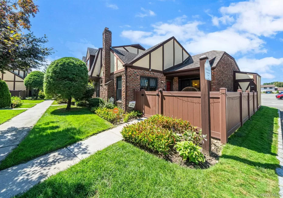 42 Summerfield Court, Babylon, NY, 2 Bedrooms Bedrooms, 5 Rooms Rooms,1 BathroomBathrooms,Residential,For Rent,Summerfield,0,1043270 42 Summerfield Court, Babylon, NY, 2 Bedrooms Bedrooms, 5 Rooms Rooms,1 BathroomBathrooms,Residential,For Rent,Summerfield,0,1043270