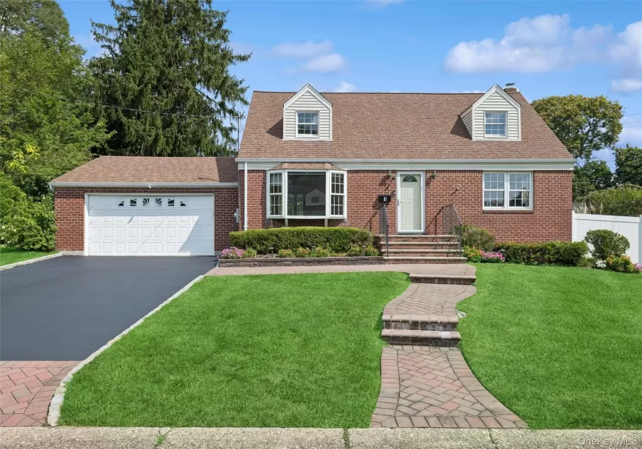 1 Clare Drive, Huntington, NY, 4 Bedrooms Bedrooms, 7 Rooms Rooms,2 BathroomsBathrooms,Residential,For Rent,Clare,0,1042981 1 Clare Drive, Huntington, NY, 4 Bedrooms Bedrooms, 7 Rooms Rooms,2 BathroomsBathrooms,Residential,For Rent,Clare,0,1042981
