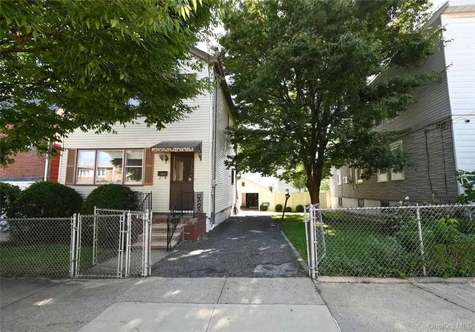 1313 126th Street, New York, NY, 3 Bedrooms Bedrooms, 7 Rooms Rooms,1 BathroomBathrooms,Residential,For Rent,126th,0,1043426 1313 126th Street, New York, NY, 3 Bedrooms Bedrooms, 7 Rooms Rooms,1 BathroomBathrooms,Residential,For Rent,126th,0,1043426