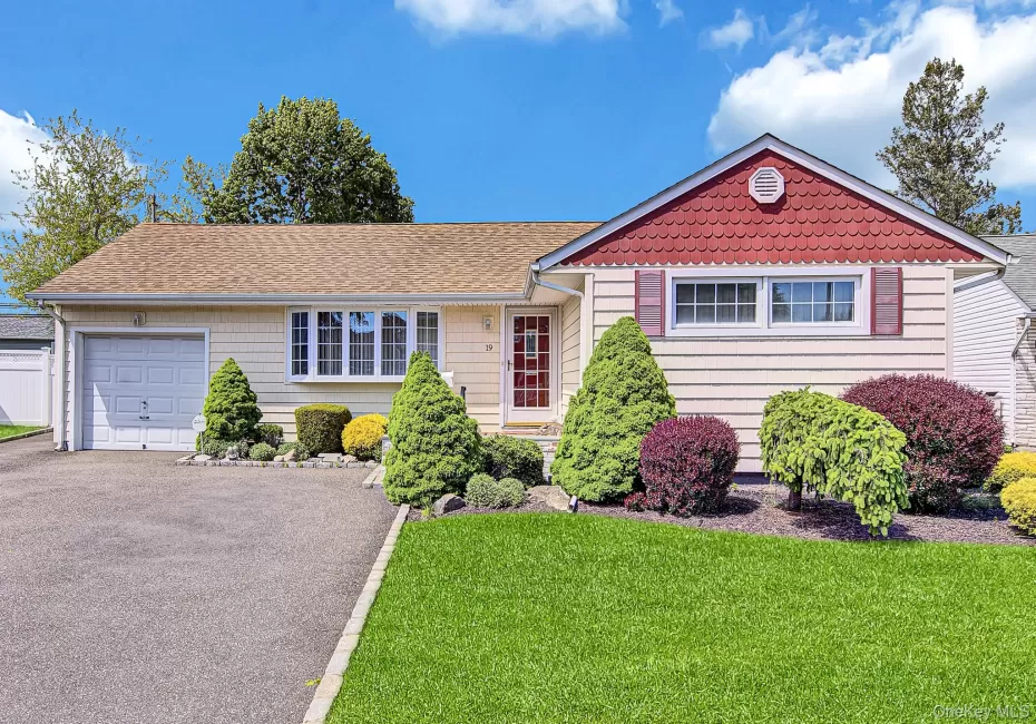 19 Essex Road, Oyster Bay, NY, 3 Bedrooms Bedrooms, 6 Rooms Rooms,1 BathroomBathrooms,Residential,For Rent,Essex,0,1042817 19 Essex Road, Oyster Bay, NY, 3 Bedrooms Bedrooms, 6 Rooms Rooms,1 BathroomBathrooms,Residential,For Rent,Essex,0,1042817