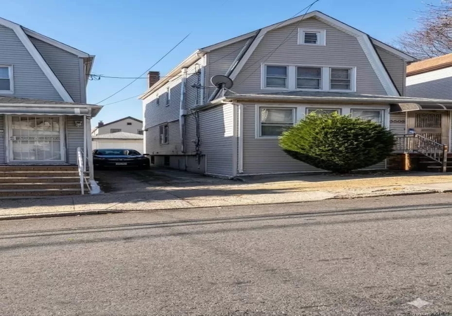 8608 144th Street, New York, NY, 3 Bedrooms Bedrooms, 6 Rooms Rooms,2 BathroomsBathrooms,Residential,For Rent,144th,0,1043365 8608 144th Street, New York, NY, 3 Bedrooms Bedrooms, 6 Rooms Rooms,2 BathroomsBathrooms,Residential,For Rent,144th,0,1043365