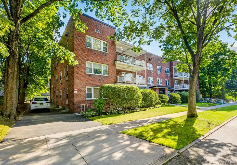 20 Hill Park Avenue, North Hempstead, NY, 2 Bedrooms Bedrooms, 5 Rooms Rooms,2 BathroomsBathrooms,Residential,For Rent,Hill Park,0,1043334 20 Hill Park Avenue, North Hempstead, NY, 2 Bedrooms Bedrooms, 5 Rooms Rooms,2 BathroomsBathrooms,Residential,For Rent,Hill Park,0,1043334
