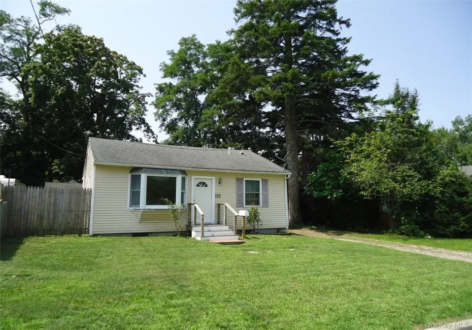 343 Union Avenue, Riverhead, NY, 2 Bedrooms Bedrooms, 4 Rooms Rooms,1 BathroomBathrooms,Residential,For Rent,Union,0,1043372 343 Union Avenue, Riverhead, NY, 2 Bedrooms Bedrooms, 4 Rooms Rooms,1 BathroomBathrooms,Residential,For Rent,Union,0,1043372