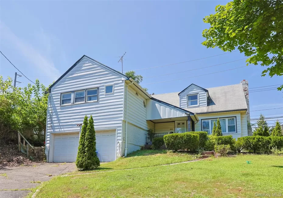 84 Middle Neck Road, North Hempstead, NY, 4 Bedrooms Bedrooms, 7 Rooms Rooms,2 BathroomsBathrooms,Residential,For Rent,Middle Neck,0,970387 84 Middle Neck Road, North Hempstead, NY, 4 Bedrooms Bedrooms, 7 Rooms Rooms,2 BathroomsBathrooms,Residential,For Rent,Middle Neck,0,970387