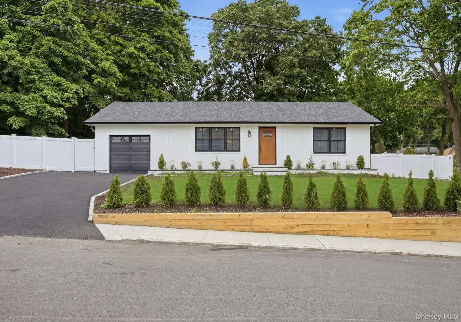 85 Kenneth Avenue, Huntington, NY, 4 Bedrooms Bedrooms, 7 Rooms Rooms,2 BathroomsBathrooms,Residential,For Rent,Kenneth,0,1009359 85 Kenneth Avenue, Huntington, NY, 4 Bedrooms Bedrooms, 7 Rooms Rooms,2 BathroomsBathrooms,Residential,For Rent,Kenneth,0,1009359