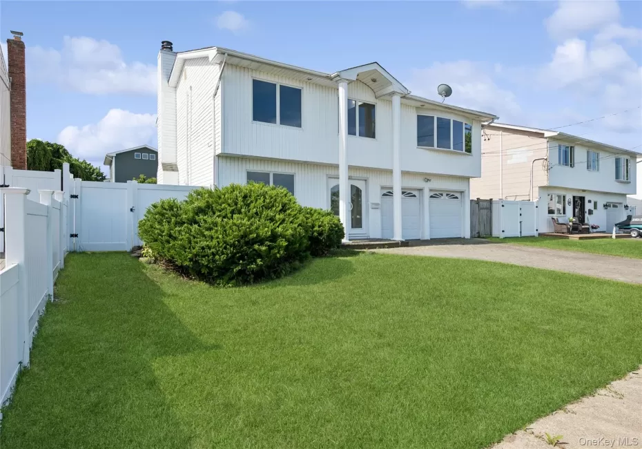 2625 Riverside Drive, Hempstead, NY, 3 Bedrooms Bedrooms, 7 Rooms Rooms,3 BathroomsBathrooms,Residential,For Rent,Riverside,0,1007174 2625 Riverside Drive, Hempstead, NY, 3 Bedrooms Bedrooms, 7 Rooms Rooms,3 BathroomsBathrooms,Residential,For Rent,Riverside,0,1007174