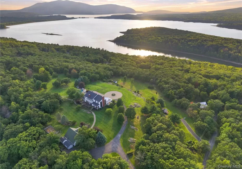 1471 Rt-28A, Hurley, NY, 9 Bedrooms Bedrooms, 16 Rooms Rooms,5 BathroomsBathrooms,Residential,For Rent,Rt-28A,0,1042545 1471 Rt-28A, Hurley, NY, 9 Bedrooms Bedrooms, 16 Rooms Rooms,5 BathroomsBathrooms,Residential,For Rent,Rt-28A,0,1042545