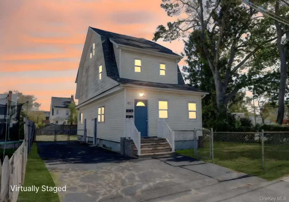 39 Chapman Place, Islip, NY, 3 Bedrooms Bedrooms, 5 Rooms Rooms,1 BathroomBathrooms,Residential Lease,For Rent,Chapman,0,1043248 39 Chapman Place, Islip, NY, 3 Bedrooms Bedrooms, 5 Rooms Rooms,1 BathroomBathrooms,Residential Lease,For Rent,Chapman,0,1043248