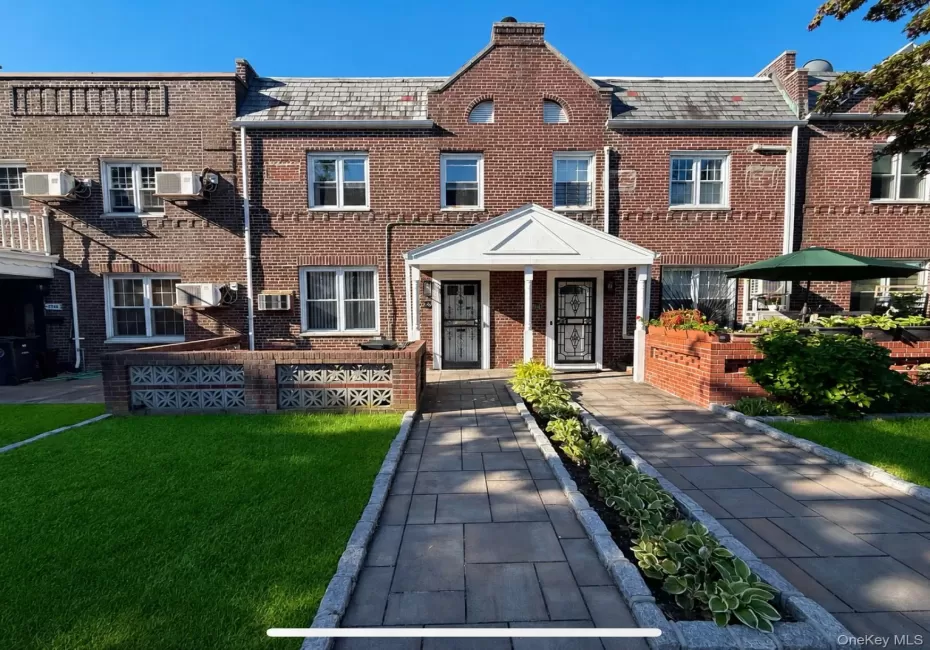 6746 Harrow Street, New York, NY, 3 Bedrooms Bedrooms, 7 Rooms Rooms,2 BathroomsBathrooms,Residential,For Rent,Harrow,0,1043369 6746 Harrow Street, New York, NY, 3 Bedrooms Bedrooms, 7 Rooms Rooms,2 BathroomsBathrooms,Residential,For Rent,Harrow,0,1043369