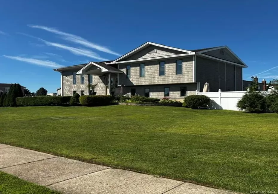 70 Gateway Drive, Babylon, NY, 5 Bedrooms Bedrooms, 11 Rooms Rooms,3 BathroomsBathrooms,Residential,For Rent,Gateway,0,1043427 70 Gateway Drive, Babylon, NY, 5 Bedrooms Bedrooms, 11 Rooms Rooms,3 BathroomsBathrooms,Residential,For Rent,Gateway,0,1043427