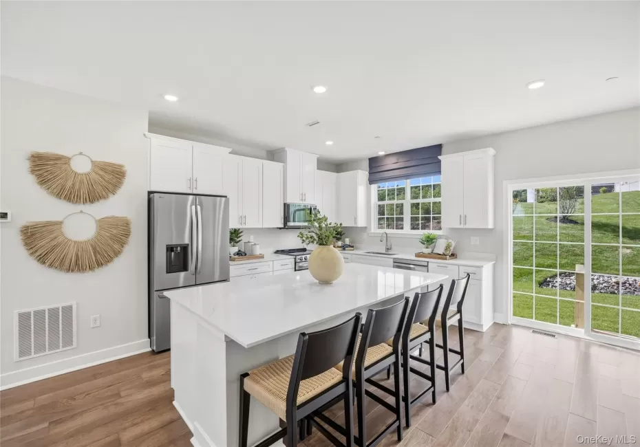 Beautiful kitchen perfect for cooking and entertaining! Beautiful kitchen perfect for cooking and entertaining!
