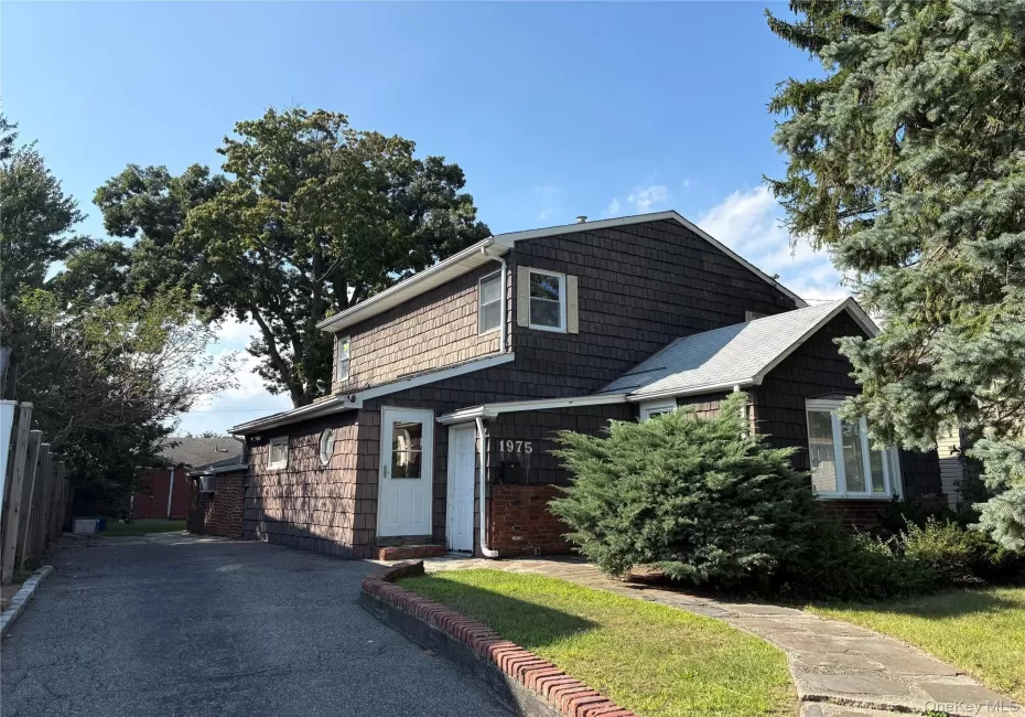 1975 Lenox Avenue, Hempstead, NY, 5 Bedrooms Bedrooms, 8 Rooms Rooms,3 BathroomsBathrooms,Residential,For Rent,Lenox,0,1043594 1975 Lenox Avenue, Hempstead, NY, 5 Bedrooms Bedrooms, 8 Rooms Rooms,3 BathroomsBathrooms,Residential,For Rent,Lenox,0,1043594