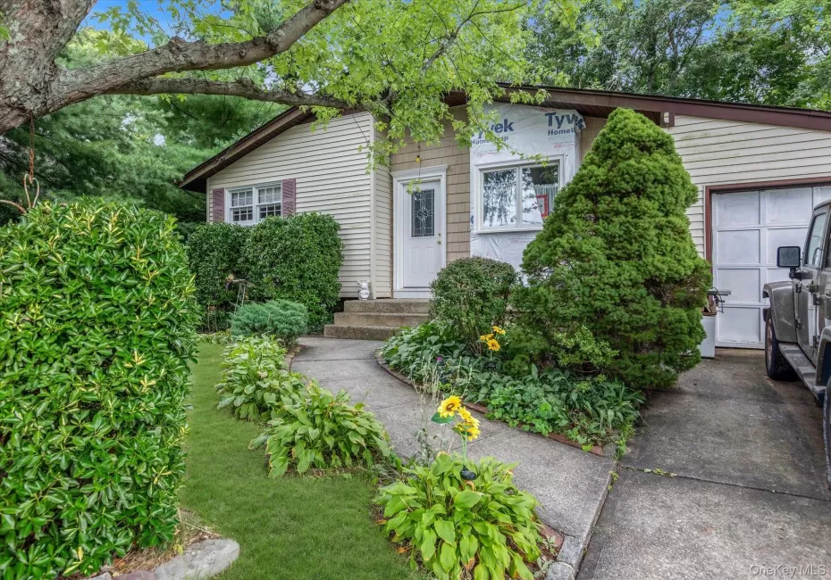 81 Lenore Lane, Brookhaven, NY, 3 Bedrooms Bedrooms, 6 Rooms Rooms,1 BathroomBathrooms,Residential,For Rent,Lenore,0,1039618 81 Lenore Lane, Brookhaven, NY, 3 Bedrooms Bedrooms, 6 Rooms Rooms,1 BathroomBathrooms,Residential,For Rent,Lenore,0,1039618