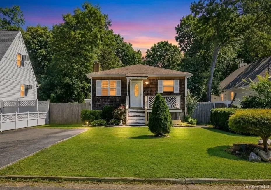 166 Auborn Avenue, Brookhaven, NY, 3 Bedrooms Bedrooms, 5 Rooms Rooms,2 BathroomsBathrooms,Residential,For Rent,Auborn,0,1041175 166 Auborn Avenue, Brookhaven, NY, 3 Bedrooms Bedrooms, 5 Rooms Rooms,2 BathroomsBathrooms,Residential,For Rent,Auborn,0,1041175