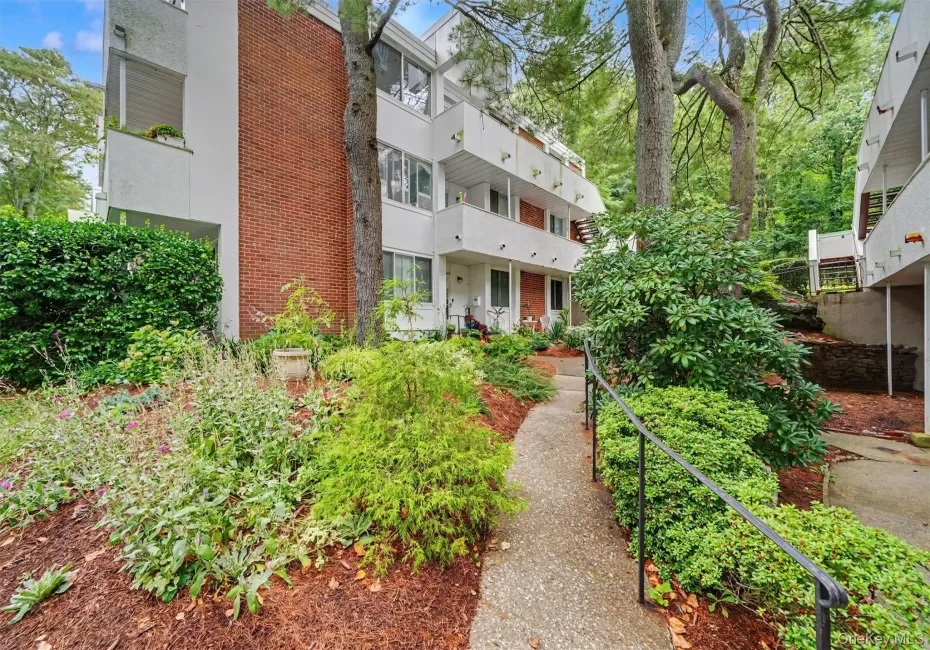 321 Tallwood Drive, Greenburgh, NY, 3 Bedrooms Bedrooms, 8 Rooms Rooms,2 BathroomsBathrooms,Residential,For Rent,Tallwood,0,1039864 321 Tallwood Drive, Greenburgh, NY, 3 Bedrooms Bedrooms, 8 Rooms Rooms,2 BathroomsBathrooms,Residential,For Rent,Tallwood,0,1039864