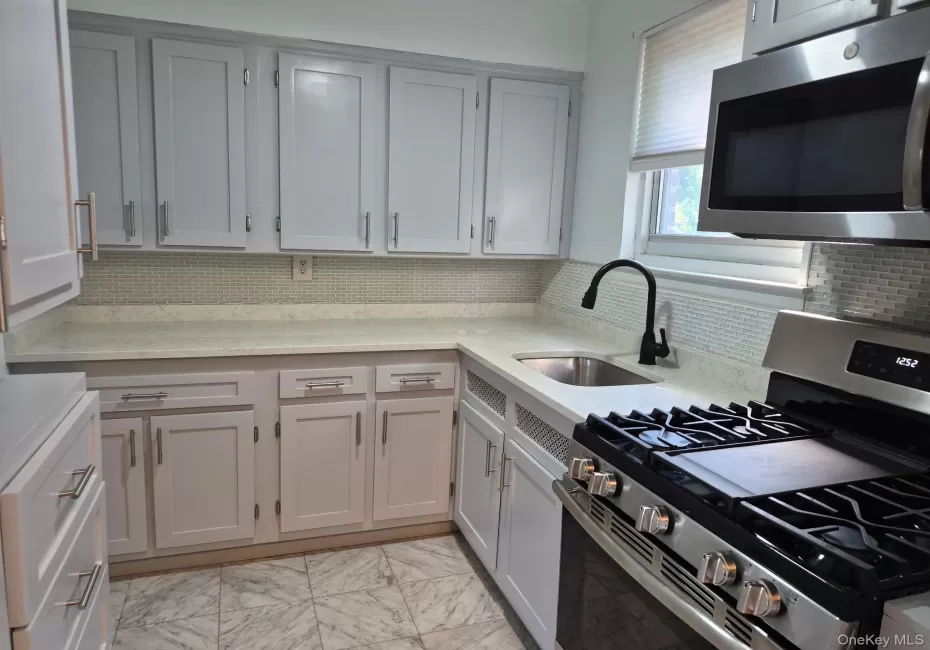 90 Spruce Street, Yonkers, NY, 1 Bedroom Bedrooms, 3 Rooms Rooms,1 BathroomBathrooms,Residential,For Rent,Spruce Street,0,1013577 90 Spruce Street, Yonkers, NY, 1 Bedroom Bedrooms, 3 Rooms Rooms,1 BathroomBathrooms,Residential,For Rent,Spruce Street,0,1013577