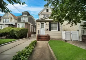 61-43 Wetherole Street, New York, NY, 3 Bedrooms Bedrooms, 5 Rooms Rooms,1 BathroomBathrooms,Residential,For Rent,Wetherole,0,1043533 61-43 Wetherole Street, New York, NY, 3 Bedrooms Bedrooms, 5 Rooms Rooms,1 BathroomBathrooms,Residential,For Rent,Wetherole,0,1043533