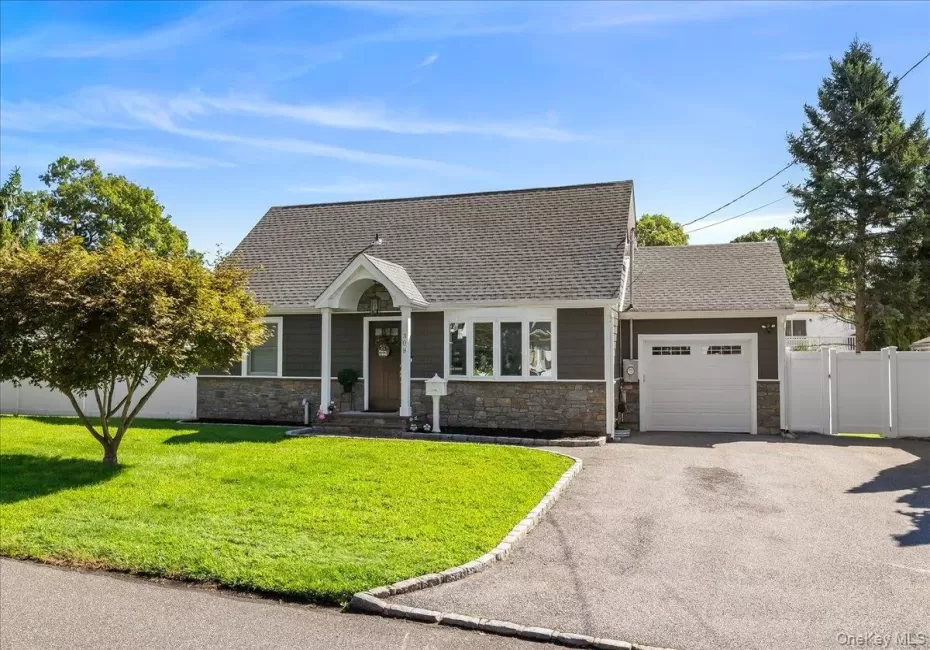 308 Mc Call Avenue, Islip, NY, 3 Bedrooms Bedrooms, 6 Rooms Rooms,2 BathroomsBathrooms,Residential,For Rent,Mc Call,0,1042100 308 Mc Call Avenue, Islip, NY, 3 Bedrooms Bedrooms, 6 Rooms Rooms,2 BathroomsBathrooms,Residential,For Rent,Mc Call,0,1042100