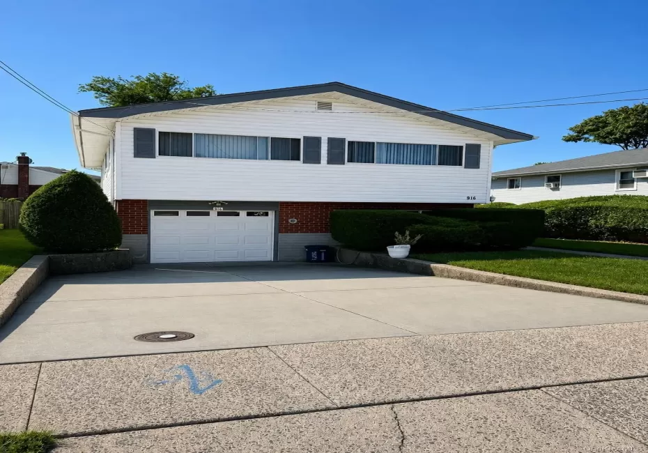 916 PARK Avenue, North Hempstead, NY, 3 Bedrooms Bedrooms, 6 Rooms Rooms,2 BathroomsBathrooms,Residential,For Rent,PARK,0,1043111 916 PARK Avenue, North Hempstead, NY, 3 Bedrooms Bedrooms, 6 Rooms Rooms,2 BathroomsBathrooms,Residential,For Rent,PARK,0,1043111