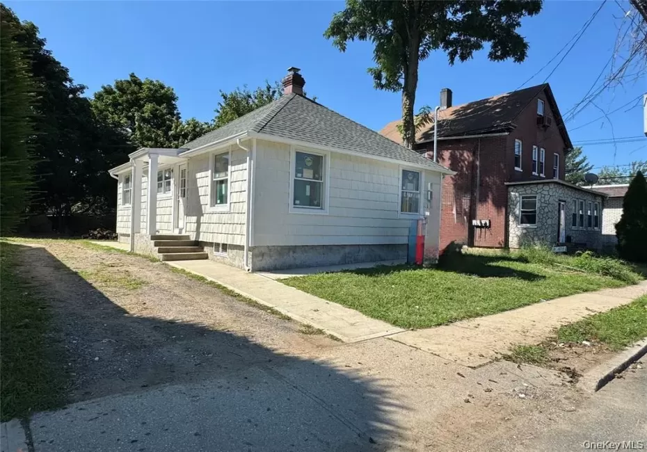 98 Steamboat Road, North Hempstead, NY, 3 Bedrooms Bedrooms, 5 Rooms Rooms,1 BathroomBathrooms,Residential,For Rent,Steamboat,0,1043360 98 Steamboat Road, North Hempstead, NY, 3 Bedrooms Bedrooms, 5 Rooms Rooms,1 BathroomBathrooms,Residential,For Rent,Steamboat,0,1043360
