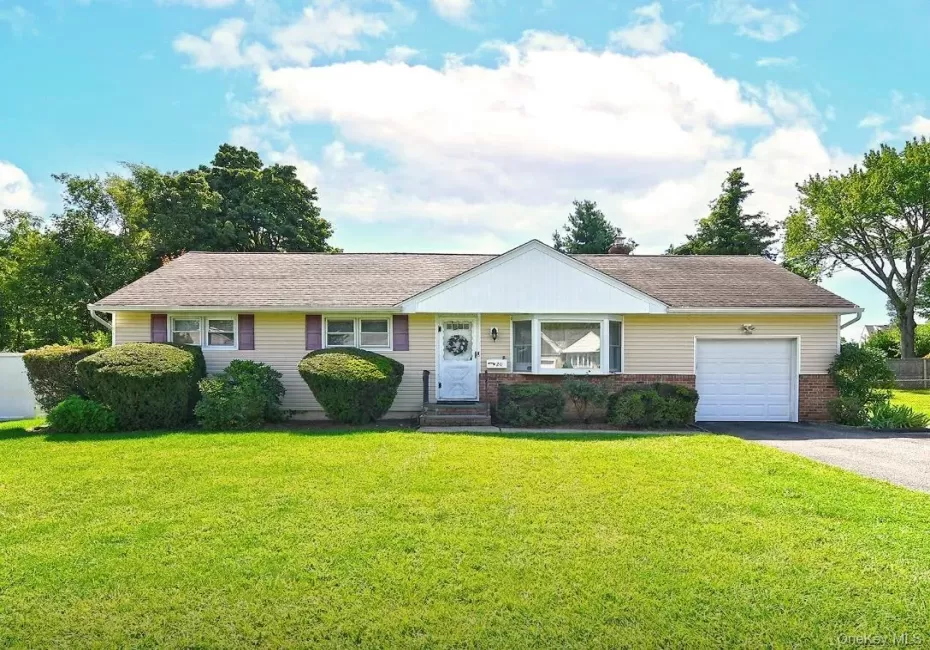 20 Sprucetree Lane, Huntington, NY, 3 Bedrooms Bedrooms, 5 Rooms Rooms,1 BathroomBathrooms,Residential,For Rent,Sprucetree,0,1041196 20 Sprucetree Lane, Huntington, NY, 3 Bedrooms Bedrooms, 5 Rooms Rooms,1 BathroomBathrooms,Residential,For Rent,Sprucetree,0,1041196