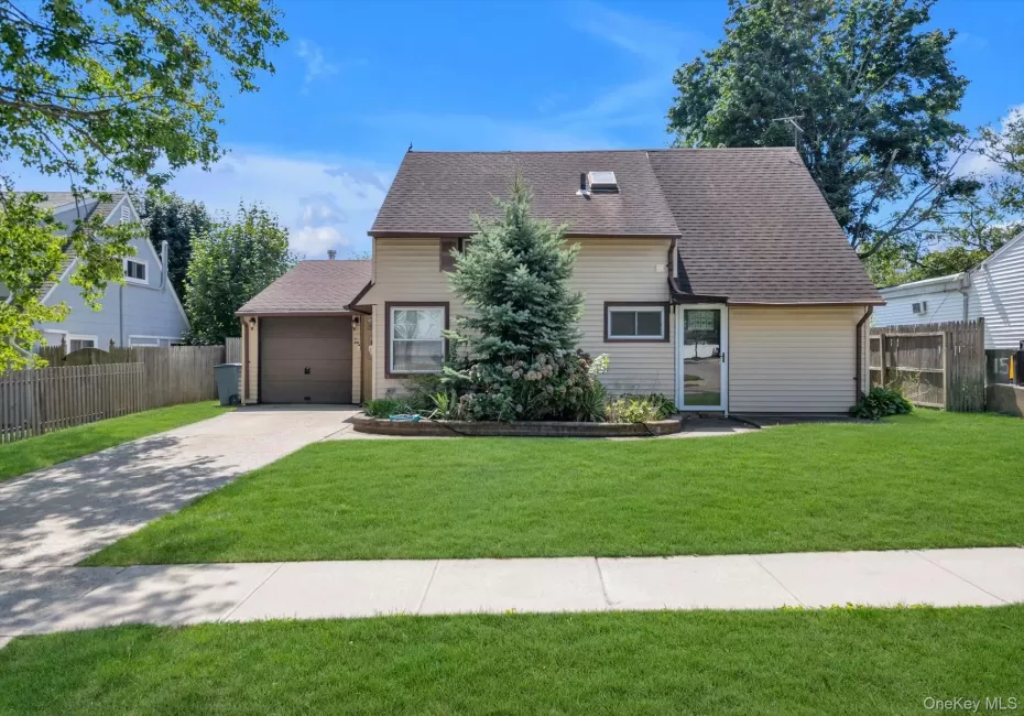 11 Sprucewood Drive, Hempstead, NY, 4 Bedrooms Bedrooms, 9 Rooms Rooms,2 BathroomsBathrooms,Residential,For Rent,Sprucewood,0,1042000 11 Sprucewood Drive, Hempstead, NY, 4 Bedrooms Bedrooms, 9 Rooms Rooms,2 BathroomsBathrooms,Residential,For Rent,Sprucewood,0,1042000