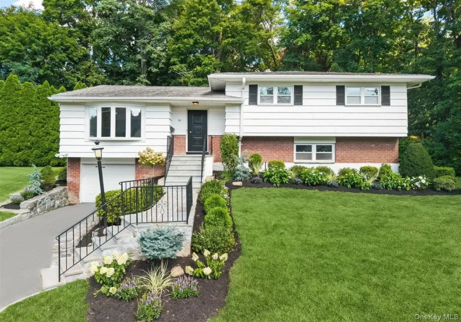 36 Chatham Road, New Rochelle, NY, 3 Bedrooms Bedrooms, 7 Rooms Rooms,2 BathroomsBathrooms,Residential Lease,For Rent,Chatham,0,1042041 36 Chatham Road, New Rochelle, NY, 3 Bedrooms Bedrooms, 7 Rooms Rooms,2 BathroomsBathrooms,Residential Lease,For Rent,Chatham,0,1042041