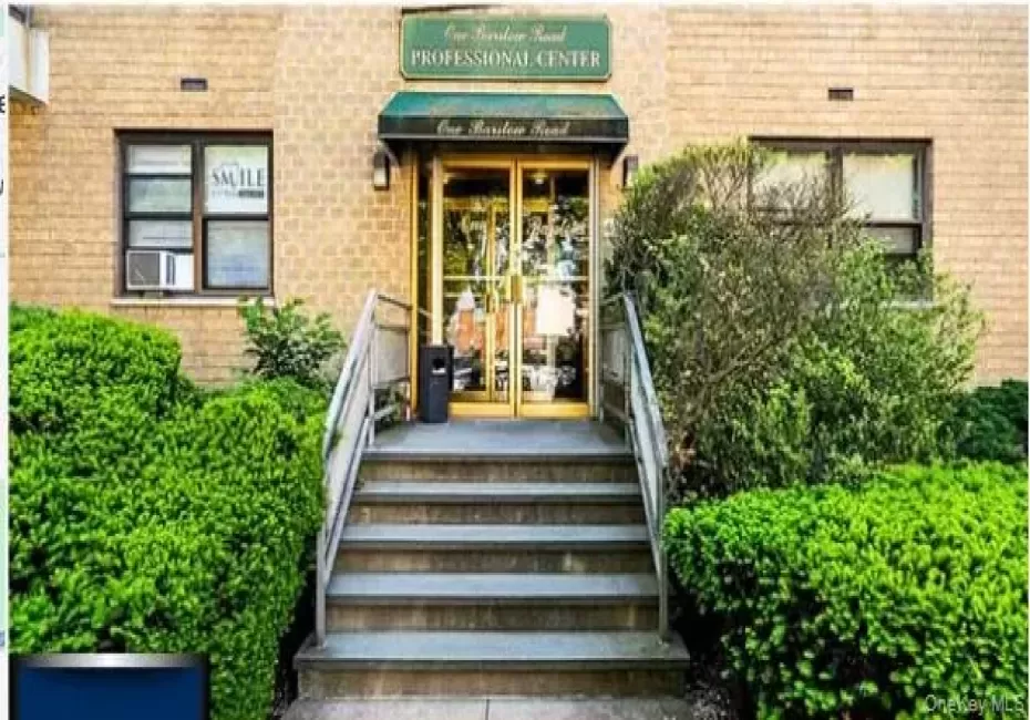 1 Barstow Road, North Hempstead, NY, 6 Bedrooms Bedrooms, 8 Rooms Rooms,1 BathroomBathrooms,Residential,For Rent,Barstow,0,1043727 1 Barstow Road, North Hempstead, NY, 6 Bedrooms Bedrooms, 8 Rooms Rooms,1 BathroomBathrooms,Residential,For Rent,Barstow,0,1043727