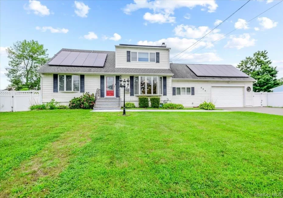 694 Pease Lane, Islip, NY, 5 Bedrooms Bedrooms, 8 Rooms Rooms,2 BathroomsBathrooms,Residential,For Rent,Pease,0,1040300 694 Pease Lane, Islip, NY, 5 Bedrooms Bedrooms, 8 Rooms Rooms,2 BathroomsBathrooms,Residential,For Rent,Pease,0,1040300