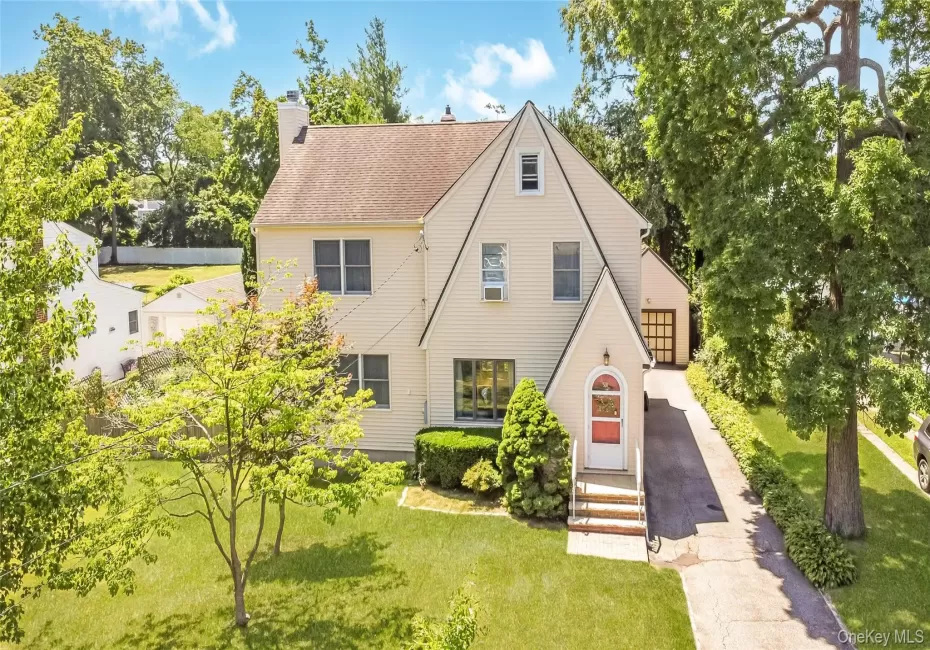 530 Elm Street, Hempstead, NY, 3 Bedrooms Bedrooms, 10 Rooms Rooms,2 BathroomsBathrooms,Residential,For Rent,Elm,0,1021110 530 Elm Street, Hempstead, NY, 3 Bedrooms Bedrooms, 10 Rooms Rooms,2 BathroomsBathrooms,Residential,For Rent,Elm,0,1021110