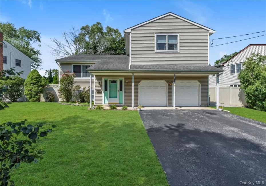 23 Dale Lane, Smithtown, NY, 4 Bedrooms Bedrooms, 10 Rooms Rooms,3 BathroomsBathrooms,Residential,For Rent,Dale,0,1042725 23 Dale Lane, Smithtown, NY, 4 Bedrooms Bedrooms, 10 Rooms Rooms,3 BathroomsBathrooms,Residential,For Rent,Dale,0,1042725
