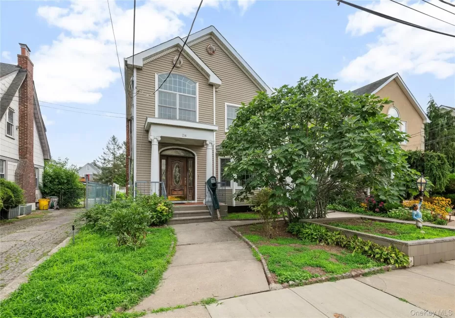 214 Avery Place, Hempstead, NY, 5 Bedrooms Bedrooms, 11 Rooms Rooms,3 BathroomsBathrooms,Residential,For Rent,Avery,0,1041694 214 Avery Place, Hempstead, NY, 5 Bedrooms Bedrooms, 11 Rooms Rooms,3 BathroomsBathrooms,Residential,For Rent,Avery,0,1041694