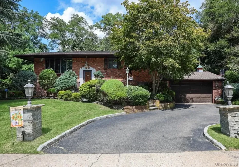3 Mackay Drive, Smithtown, NY, 4 Bedrooms Bedrooms, 8 Rooms Rooms,2 BathroomsBathrooms,Residential,For Rent,Mackay,0,1043713 3 Mackay Drive, Smithtown, NY, 4 Bedrooms Bedrooms, 8 Rooms Rooms,2 BathroomsBathrooms,Residential,For Rent,Mackay,0,1043713