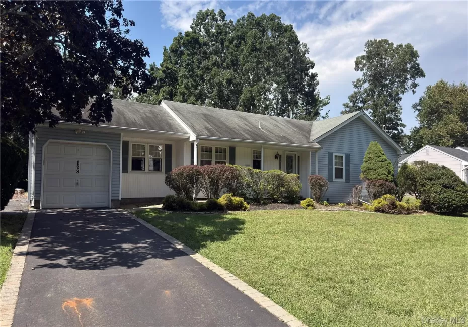 128 Rocky Point Landing Road, Brookhaven, NY, 3 Bedrooms Bedrooms, 7 Rooms Rooms,1 BathroomBathrooms,Residential,For Rent,Rocky Point Landing,0,1043876 128 Rocky Point Landing Road, Brookhaven, NY, 3 Bedrooms Bedrooms, 7 Rooms Rooms,1 BathroomBathrooms,Residential,For Rent,Rocky Point Landing,0,1043876