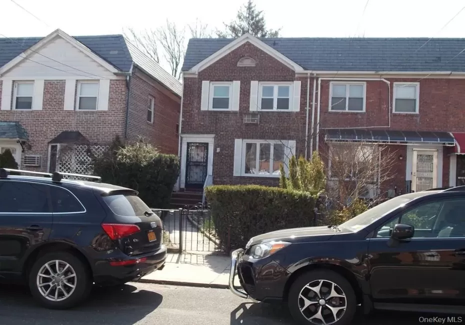 8214 60th Road, New York, NY, 3 Bedrooms Bedrooms, 6 Rooms Rooms,1 BathroomBathrooms,Residential,For Rent,60th,0,1043812 8214 60th Road, New York, NY, 3 Bedrooms Bedrooms, 6 Rooms Rooms,1 BathroomBathrooms,Residential,For Rent,60th,0,1043812
