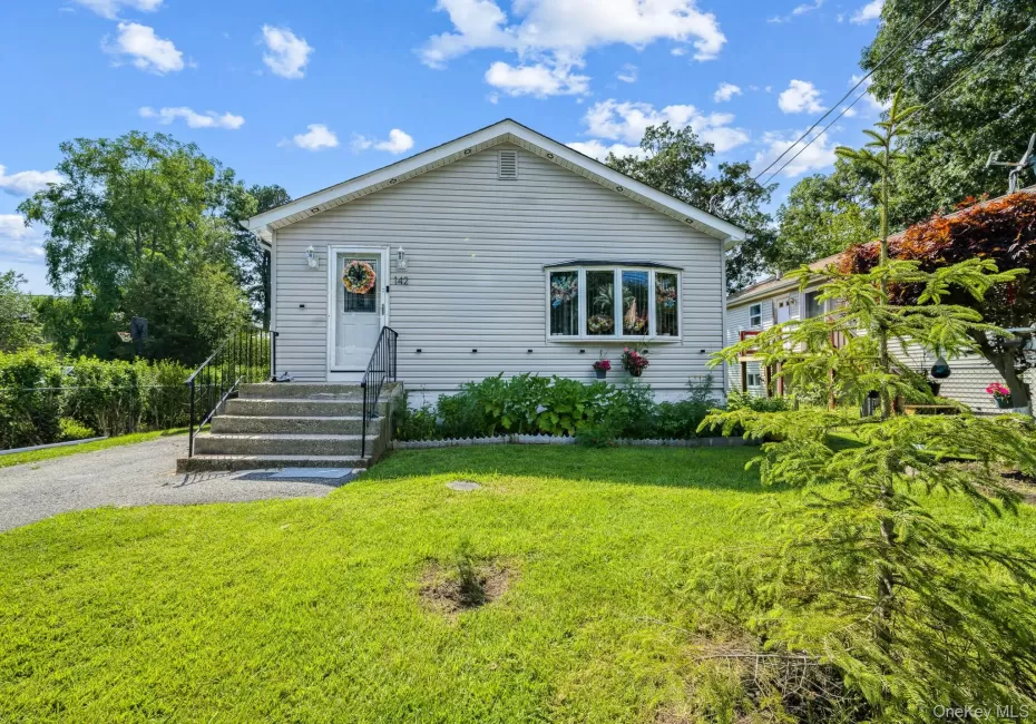 142 27th Street, Babylon, NY, 5 Bedrooms Bedrooms, 10 Rooms Rooms,2 BathroomsBathrooms,Residential,For Rent,27th,0,1043340 142 27th Street, Babylon, NY, 5 Bedrooms Bedrooms, 10 Rooms Rooms,2 BathroomsBathrooms,Residential,For Rent,27th,0,1043340