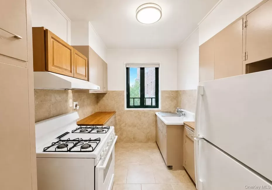 1569 Metropolitan Avenue, New York, NY, 2 Bedrooms Bedrooms, 4 Rooms Rooms,1 BathroomBathrooms,Residential,For Rent,Metropolitan,0,1042937 1569 Metropolitan Avenue, New York, NY, 2 Bedrooms Bedrooms, 4 Rooms Rooms,1 BathroomBathrooms,Residential,For Rent,Metropolitan,0,1042937