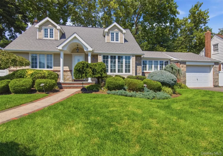 3 Cromwell Road, North Hempstead, NY, 4 Bedrooms Bedrooms, 8 Rooms Rooms,2 BathroomsBathrooms,Residential,For Rent,Cromwell,0,1043491 3 Cromwell Road, North Hempstead, NY, 4 Bedrooms Bedrooms, 8 Rooms Rooms,2 BathroomsBathrooms,Residential,For Rent,Cromwell,0,1043491