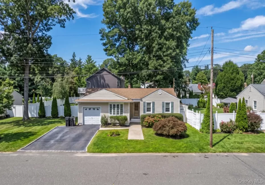 91 Haynes Avenue, Islip, NY, 3 Bedrooms Bedrooms, 7 Rooms Rooms,1 BathroomBathrooms,Residential,For Rent,Haynes,0,1044056 91 Haynes Avenue, Islip, NY, 3 Bedrooms Bedrooms, 7 Rooms Rooms,1 BathroomBathrooms,Residential,For Rent,Haynes,0,1044056