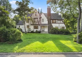 2 Byworth Road, New Rochelle, NY, 6 Bedrooms Bedrooms, 10 Rooms Rooms,4 BathroomsBathrooms,Residential Lease,For Rent,Byworth,0,1044075 2 Byworth Road, New Rochelle, NY, 6 Bedrooms Bedrooms, 10 Rooms Rooms,4 BathroomsBathrooms,Residential Lease,For Rent,Byworth,0,1044075