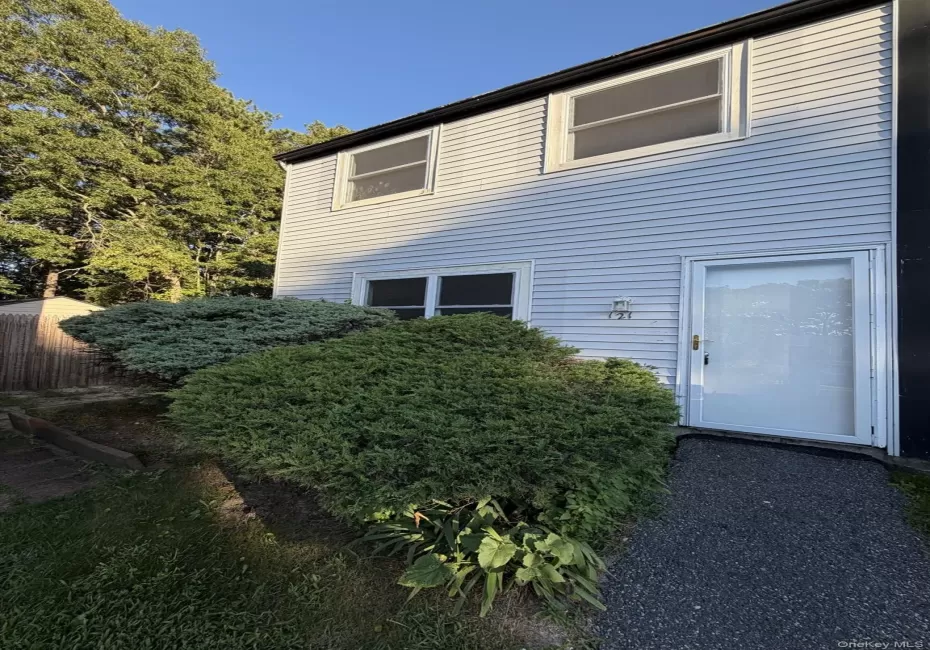 121 hill Spur, Brookhaven, NY, 3 Bedrooms Bedrooms, 8 Rooms Rooms,1 BathroomBathrooms,Residential Lease,For Rent,hill,0,1044151 121 hill Spur, Brookhaven, NY, 3 Bedrooms Bedrooms, 8 Rooms Rooms,1 BathroomBathrooms,Residential Lease,For Rent,hill,0,1044151