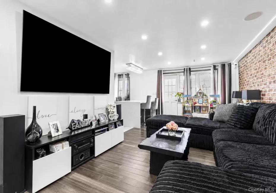 8611 151st Avenue, New York, NY, 2 Bedrooms Bedrooms, 4 Rooms Rooms,2 BathroomsBathrooms,Residential,For Rent,151st,0,1044073 8611 151st Avenue, New York, NY, 2 Bedrooms Bedrooms, 4 Rooms Rooms,2 BathroomsBathrooms,Residential,For Rent,151st,0,1044073