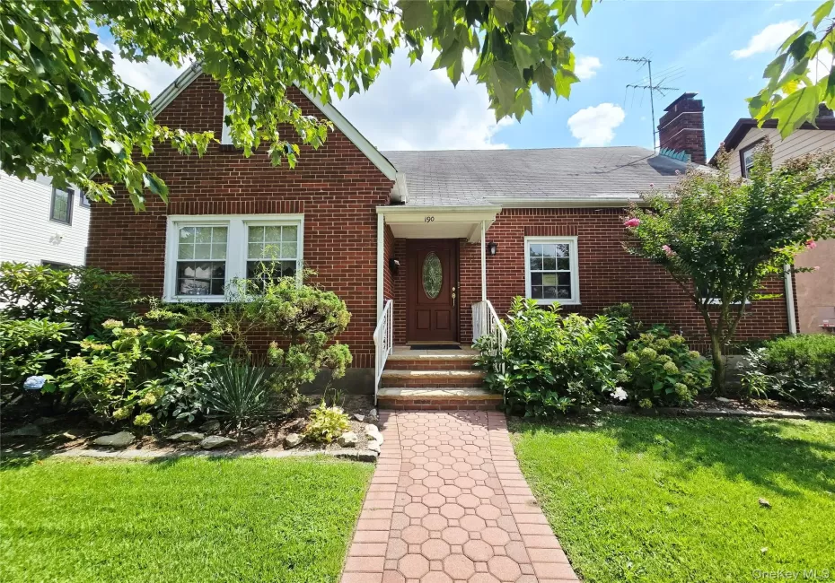 190 Bryant Avenue, North Hempstead, NY, 2 Bedrooms Bedrooms, 5 Rooms Rooms,1 BathroomBathrooms,Residential Lease,For Rent,Bryant,0,1040927 190 Bryant Avenue, North Hempstead, NY, 2 Bedrooms Bedrooms, 5 Rooms Rooms,1 BathroomBathrooms,Residential Lease,For Rent,Bryant,0,1040927